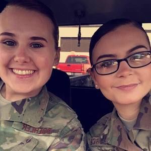 Meet your Posher, Gloria